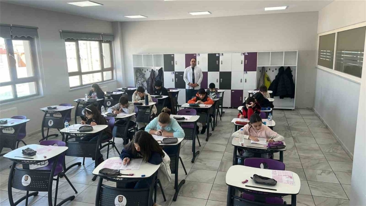 Atatürk Üniversitesi Özel Vakıf Okulları Bursluluk Sınavı, Yoğun Katılımla Gerçekleşti