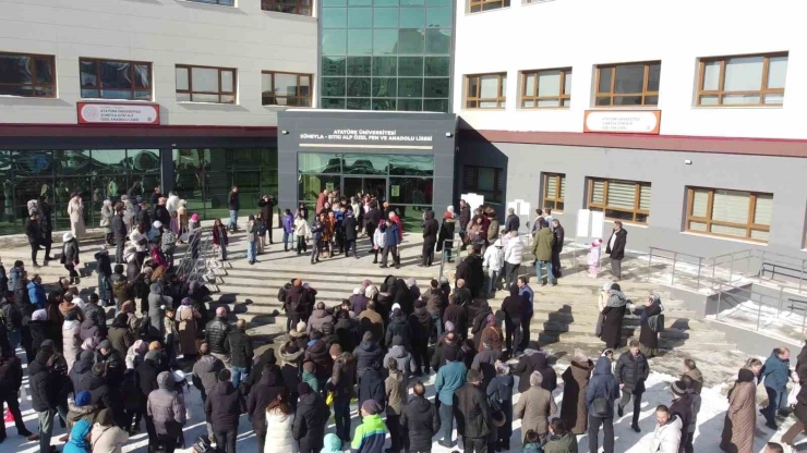 Atatürk Üniversitesi Özel Vakıf Okulları Bursluluk Sınavı, Yoğun Katılımla Gerçekleşti