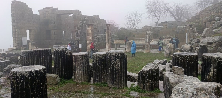 Doğaseverler, Milas’ın Tarihi Yerlerini Gezdi