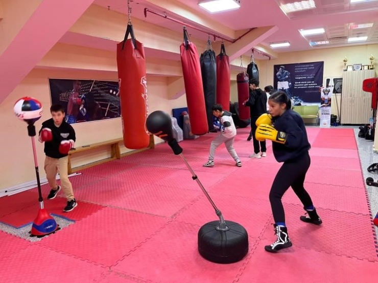 Bilecik’te Boks Eğitimiyle Gençler Ringlere Hazırlanıyor