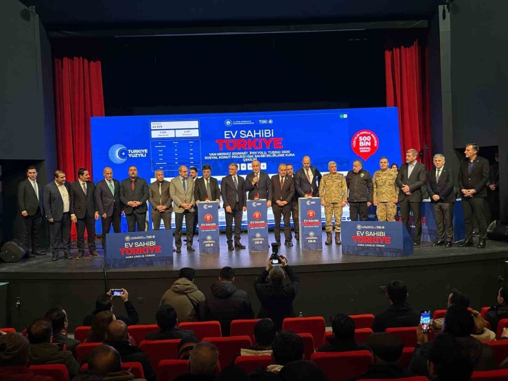 Van’da Yüzyılın Konut Projesinin Kura Çekimleri Yapıldı