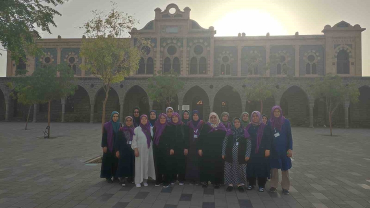 Denizli Umre Kafilesi Medine’de Manevi Dolu Bir Gün Yaşadı