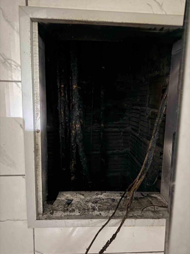 Dicle Üniversitesi’ndeki Polikliniklerde Çıkan Yangın İtfaiye Tarafından Söndürüldü