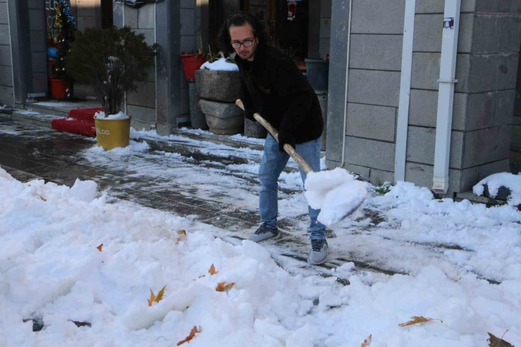 Diyarbakı’ın Tarihi Sur İlçesinde Belediyeye Kar Tepkisi