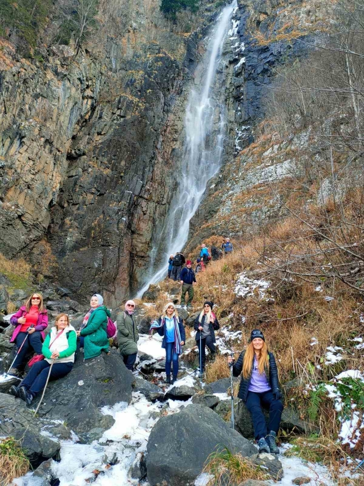 Asmasu Şelalesi’ne Yürüdüler