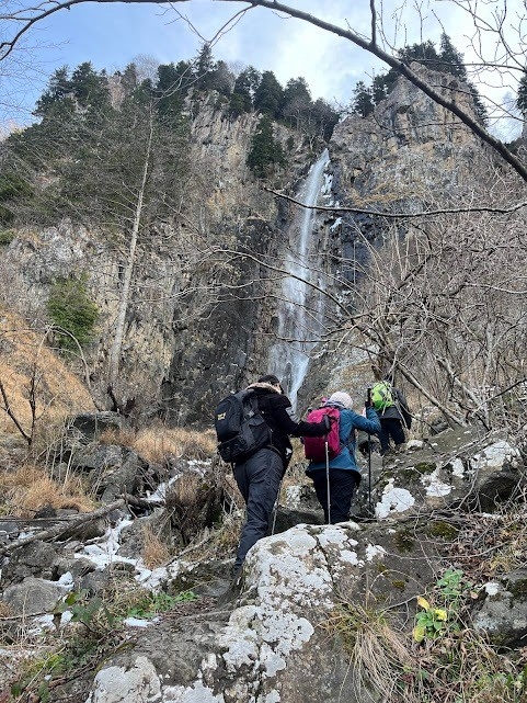 Asmasu Şelalesi’ne Yürüdüler