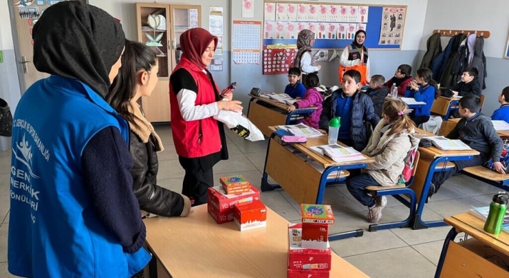 Dpü Şaphane Myo’dan Gediz’de ’tutum, Yatırım Ve Türk Malları Haftası’ Etkinliği