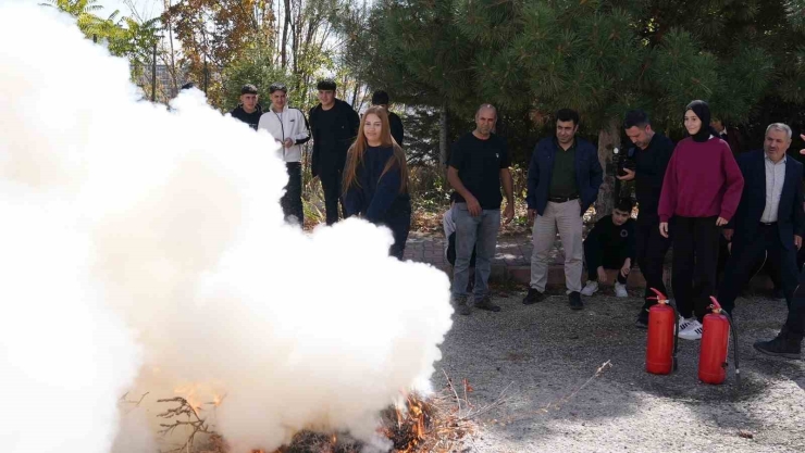 Elazığ İtfaiyesi Bir Yılda, 2 Bin 909 Olaya Müdahale Etti