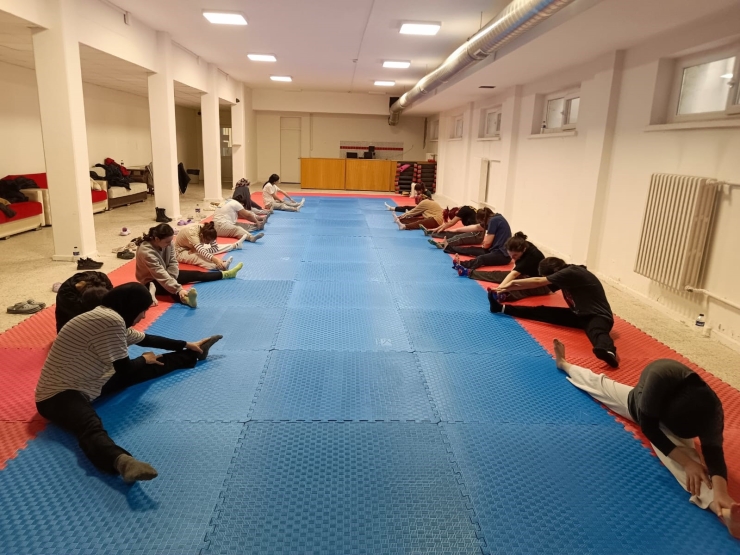 Bala Hatun Yurdu’nda Taekwondo Eğitimleri Sürüyor