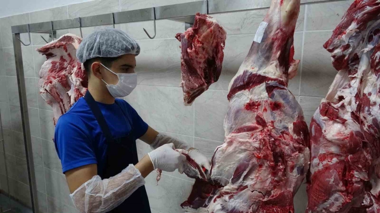 Gaziantep’te Öğrenciler Günde 12 Bin Kişiye Yemek Hazırlıyor