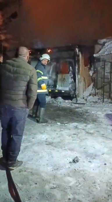 Gece Yarısı Facia Gibi Olay.. Kars'ta Araç Yangını Panik Yarattı!