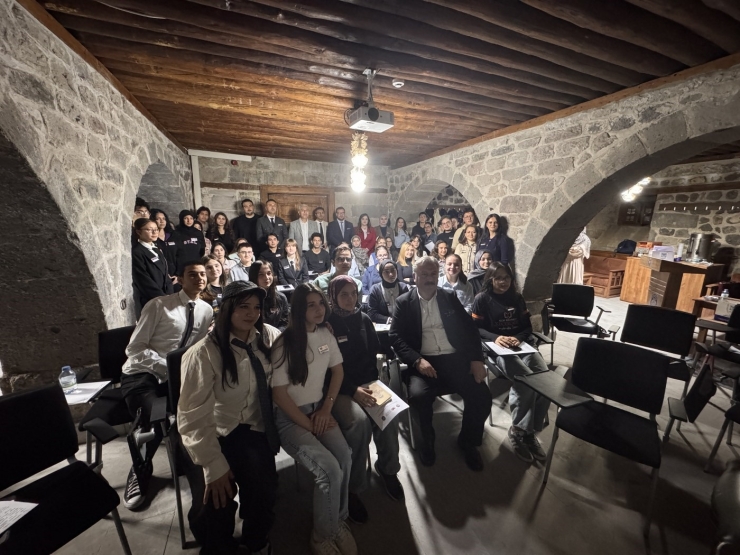 Mektep Melikgazi’de Eğitim Alan Gençler Topluma Işık Olacaklar