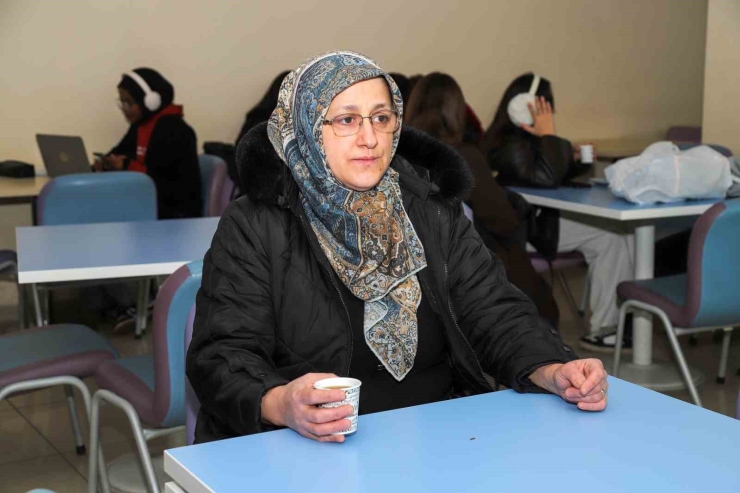 Hem Anne Hem Çalışan Hem Öğrenci; O Gümüşhane Üniversitesi’nin Sibel Ablası