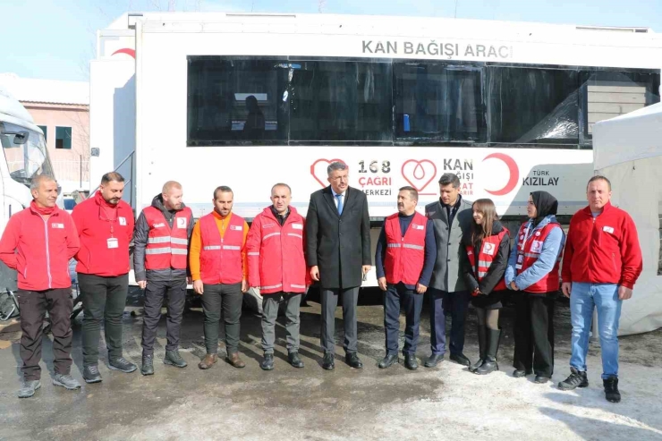 Vali Çelik, Kan Verdi Ve Kan Bağışı İçin Çağrı Yaptı