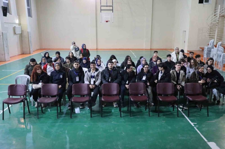 Depremzede Öğrencilere Burs Ve Tablet Desteği