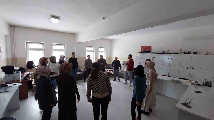 Emirdağ Öğretmen Topluluğu’nda Çocuklarla Felsefe Eğitimi