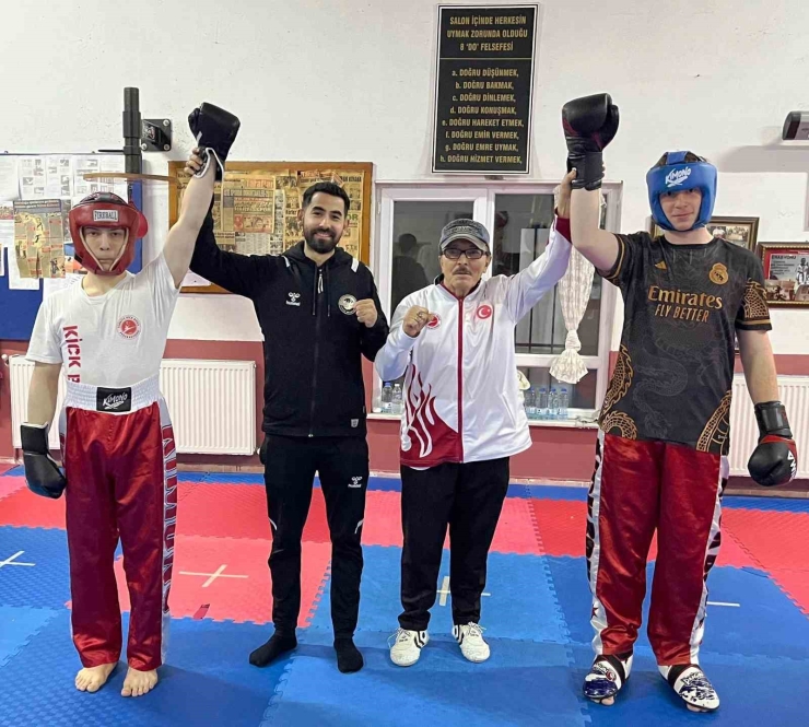 Körfezli Kick Boksçulardan Şampiyona Öncesi Güç Birliği