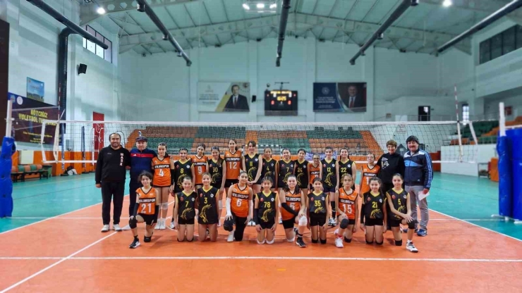 Minik Voleybolcular Köyceğiz’de Buluştu
