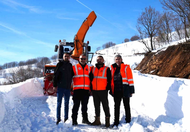 Hasköy-mutki Güvenlik Yolunda Çığ Riskine Rağmen Karla Mücadele Sürüyor
