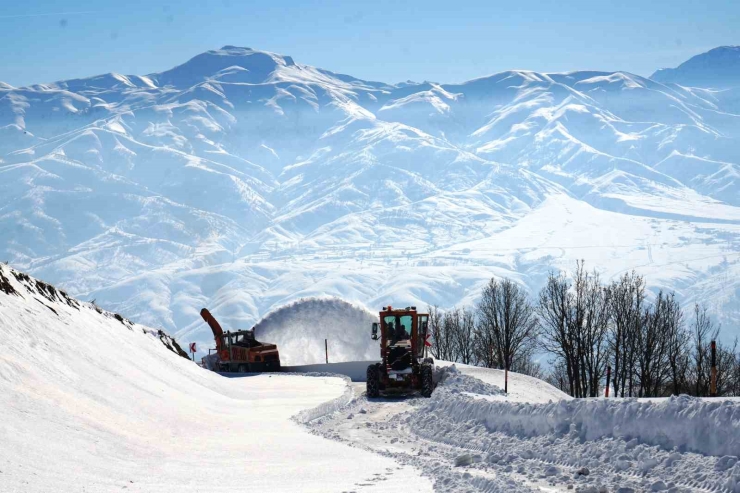 Hasköy-mutki Güvenlik Yolunda Çığ Riskine Rağmen Karla Mücadele Sürüyor