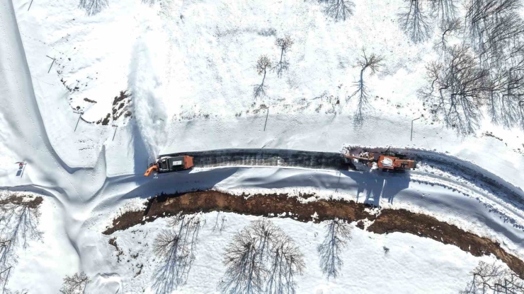 Hasköy-mutki Güvenlik Yolunda Çığ Riskine Rağmen Karla Mücadele Sürüyor