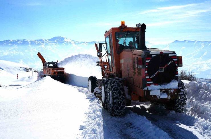 Hasköy-mutki Güvenlik Yolunda Çığ Riskine Rağmen Karla Mücadele Sürüyor