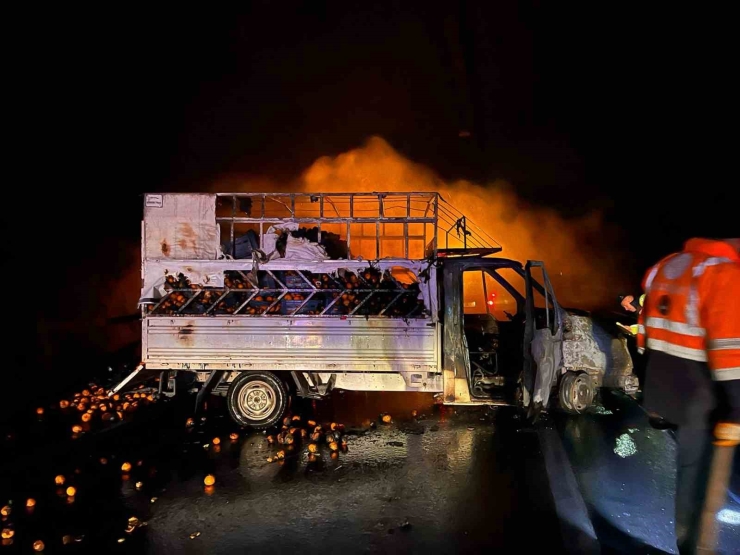 Osmaniye’de Mandalina Yüklü Kamyonette Çıkan Yangın Söndürüldü