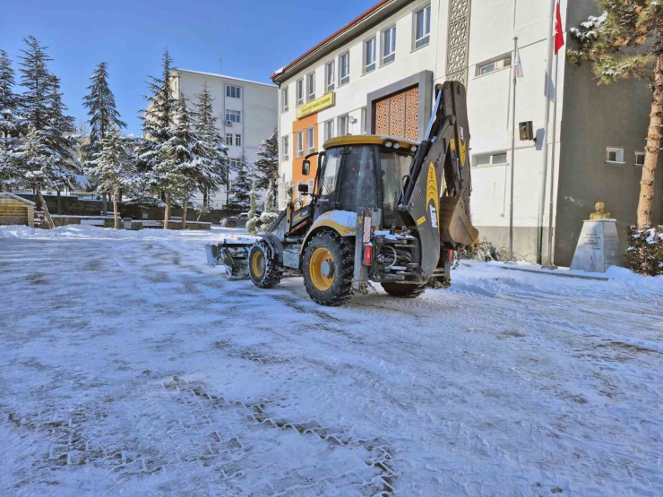 Talas’ta Öğrenciler Okula Temiz Başladı