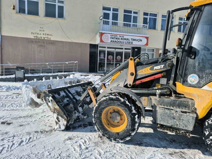 Talas’ta Öğrenciler Okula Temiz Başladı