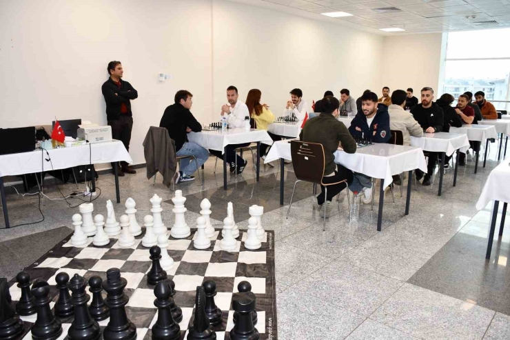 Alanya’da Sağlık Çalışanları Satranç Turnuvasında Bir Araya Geldi