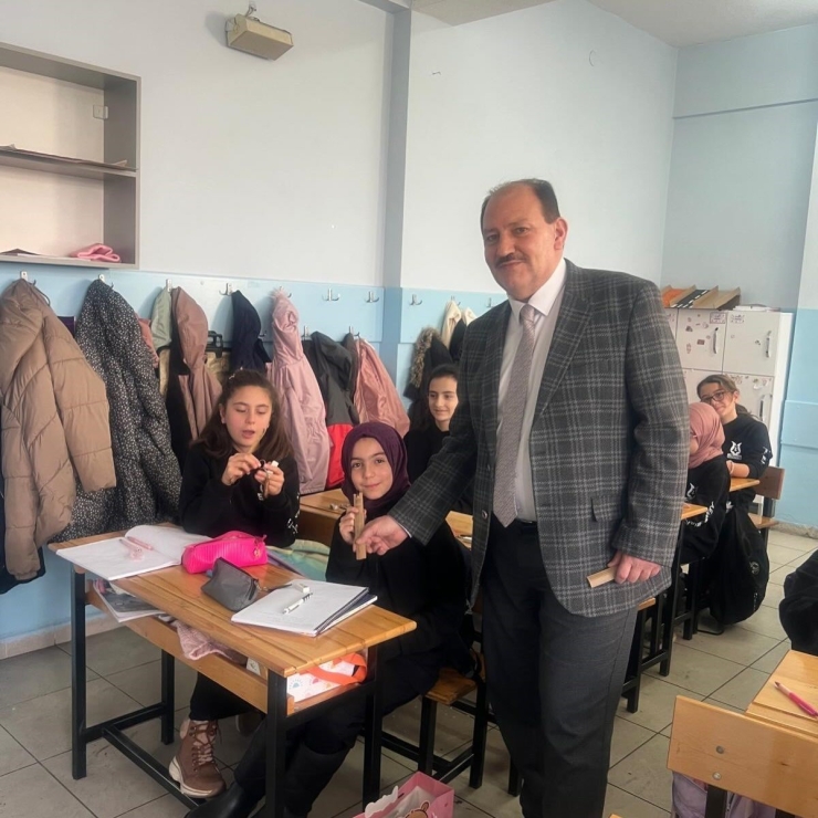 Akşemsettin Kız Anadolu İ̇mam Hatip Lisesi’nde Öğrencilere "tohumlu Kalem" Sürprizi