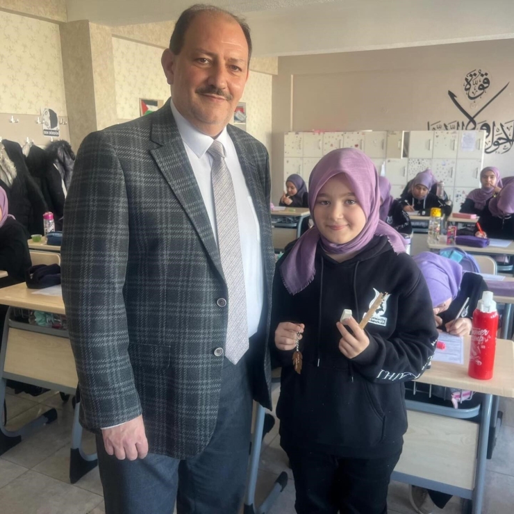 Akşemsettin Kız Anadolu İ̇mam Hatip Lisesi’nde Öğrencilere "tohumlu Kalem" Sürprizi