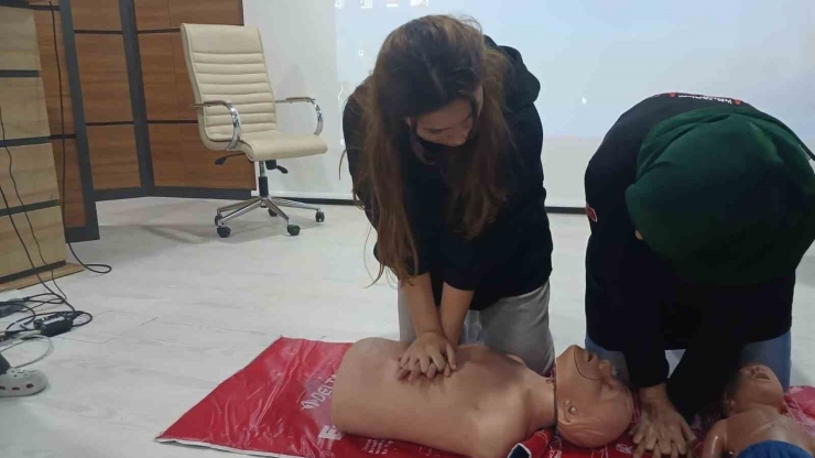 Koçarlı Kyk Yurdu’nda Öğrencilere İlk Yardım Eğitimi