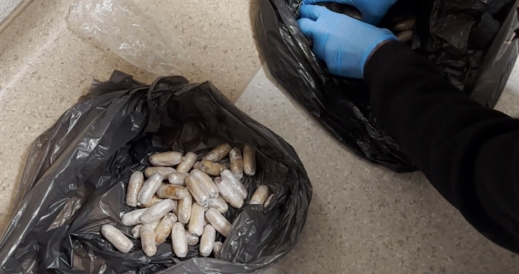 Batman’da Yabancı Uyruklu Bir Şahsın Midesinden 64 Parça Uyuşturucu Çıktı