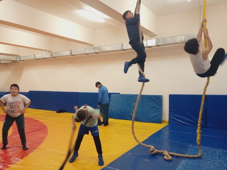 Bilecik’te Güreş Antrenmanları Sürüyor