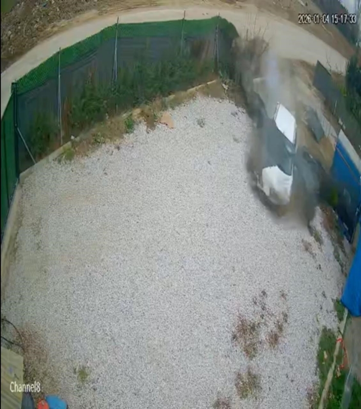 Direksiyon Hakimiyetini Kaybeden Sürücü Ölümden Böyle Döndü