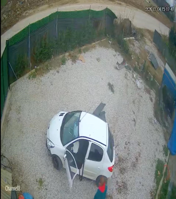 Direksiyon Hakimiyetini Kaybeden Sürücü Ölümden Böyle Döndü