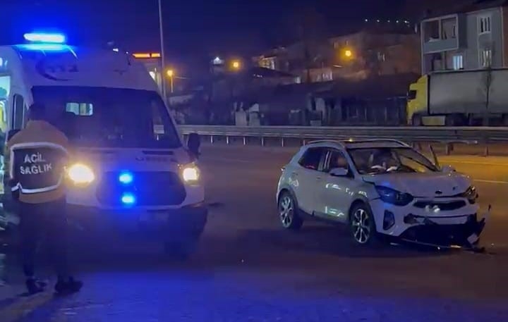 İ̇negöl’de Otomobiller Çarpıştı: 1’i Çocuk 3 Yaralı