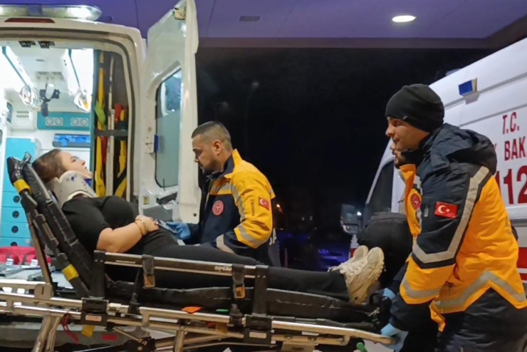 İ̇negöl’de Otomobiller Çarpıştı: 1’i Çocuk 3 Yaralı