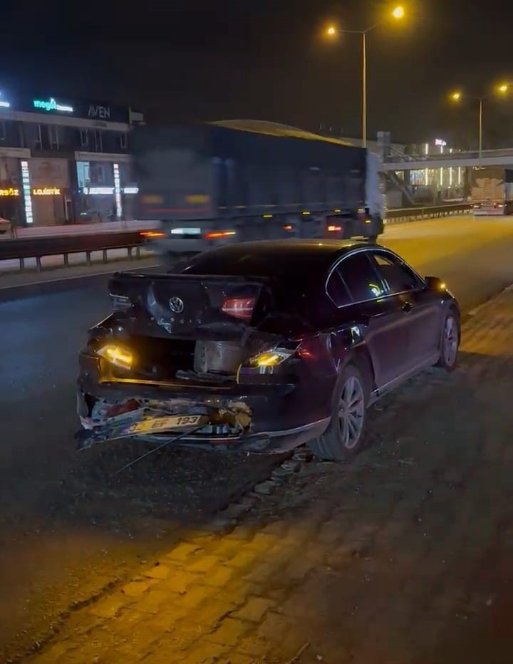İ̇negöl’de Otomobiller Çarpıştı: 1’i Çocuk 3 Yaralı
