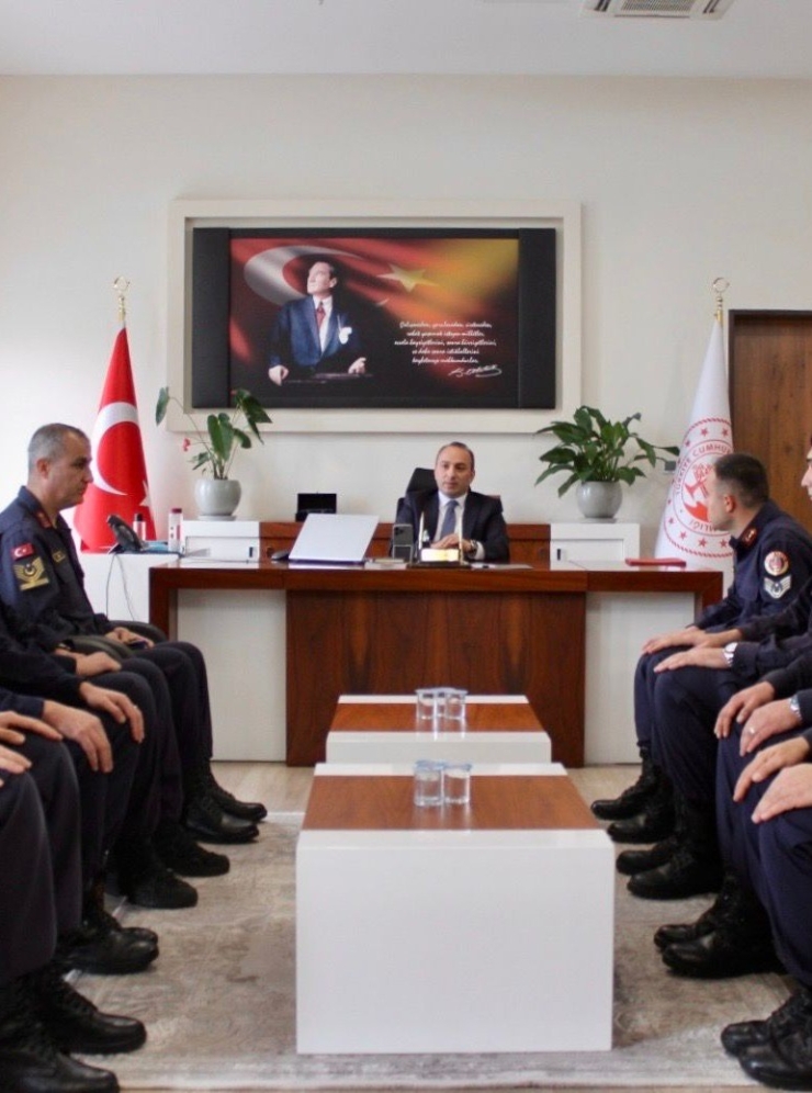 Çine Kaymakamı Erdoğan’dan Jandarma Personeline Başarı Belgesi