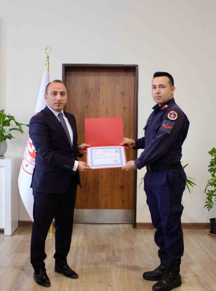 Çine Kaymakamı Erdoğan’dan Jandarma Personeline Başarı Belgesi