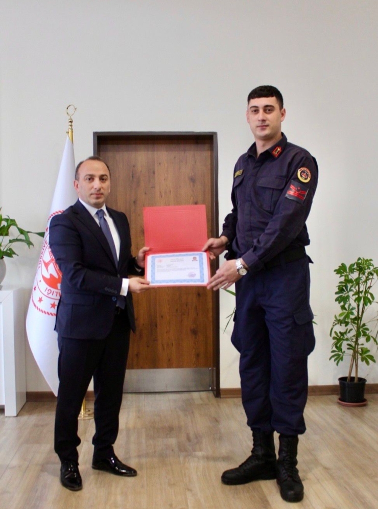 Çine Kaymakamı Erdoğan’dan Jandarma Personeline Başarı Belgesi