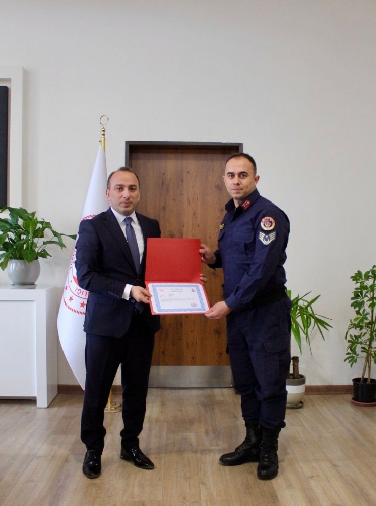 Çine Kaymakamı Erdoğan’dan Jandarma Personeline Başarı Belgesi