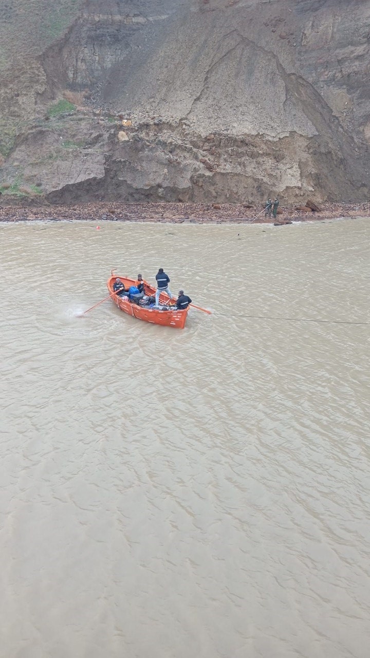 Denizcilik Genel Müdürlüğü: "happy Aras Gemisindeki Mürettebatın Tamamı Gemiden Ayrılmıştır"
