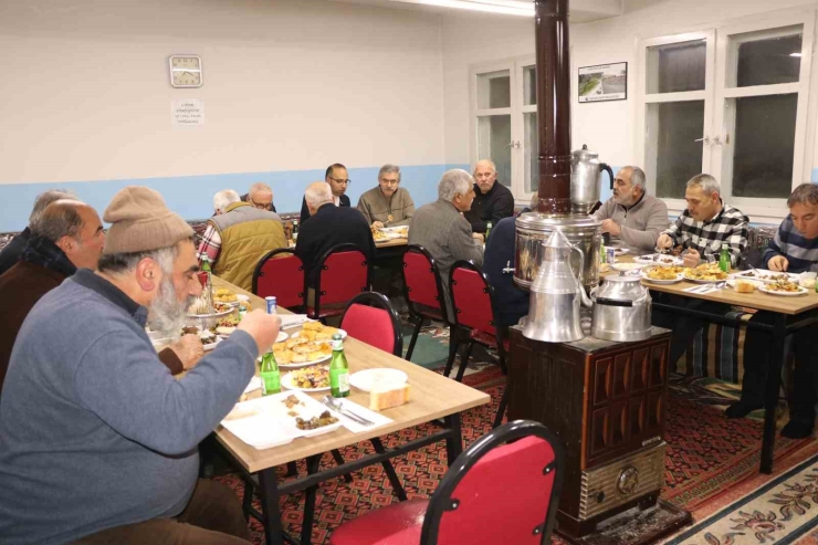 Erzincan’da "herfene Geceleri"yle Asırlık Köy Geleneği Yaşatılıyor