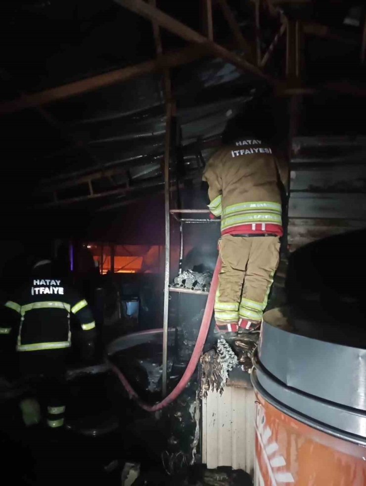 Samandağ’da Odunluk Yangını