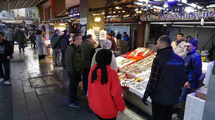 Beklenen Gürcistan Hamsisi Gelmeyince Tezgahlar Buzhane Hamsisine Kaldı