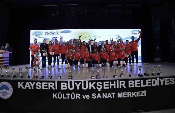 Büyükşehir, 2025 Yılında 842 Bin Sporseveri Buluşturdu: Sporun Merkezi Kayseri
