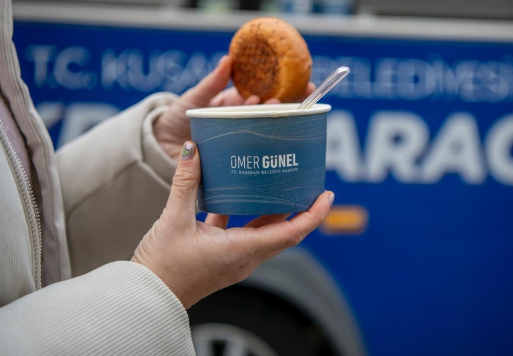 Kuşadası Belediyesi’nin Sıcak Çorba İkramı Başladı